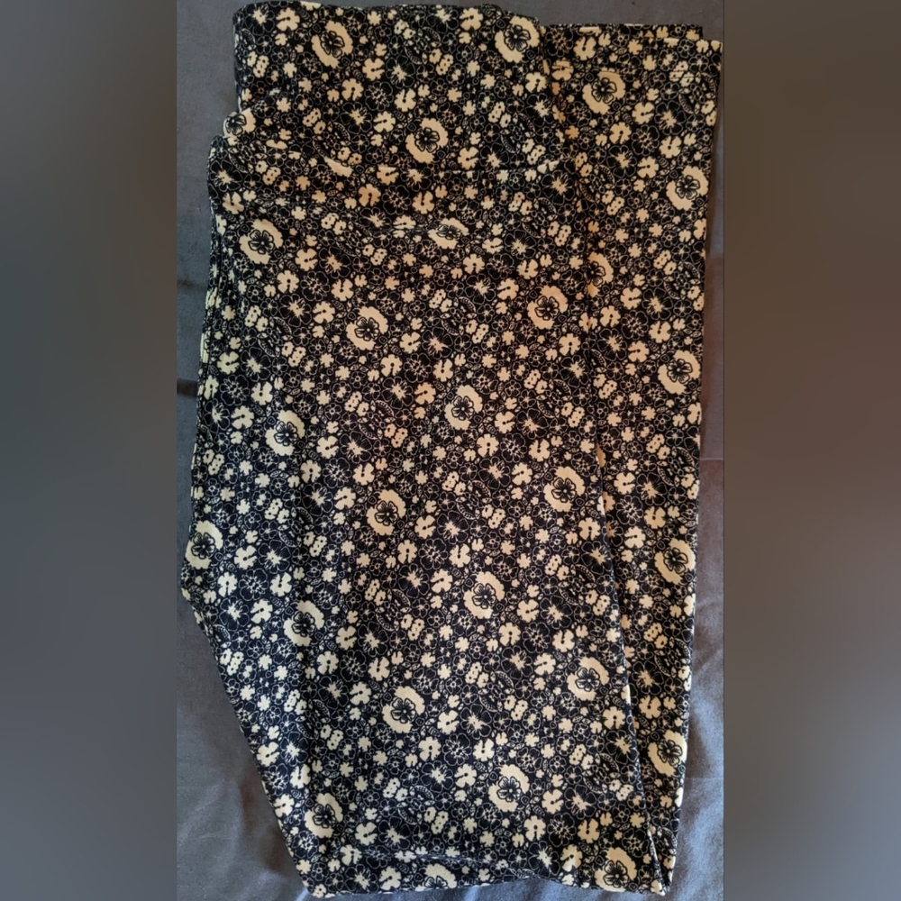 OS NWOT LLR leggings floral